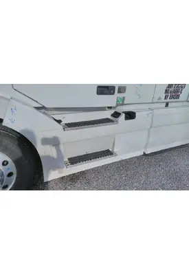 VOLVO VNL CAB SKIRT/SIDE FAIRING