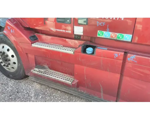 VOLVO VNL CAB SKIRTSIDE FAIRING