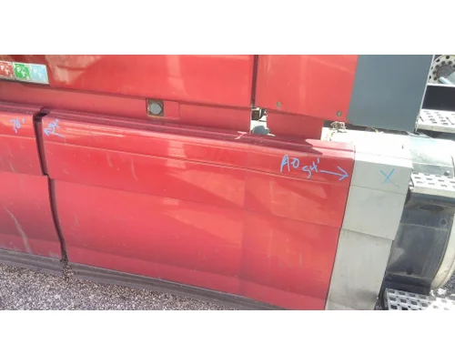 VOLVO VNL CAB SKIRTSIDE FAIRING