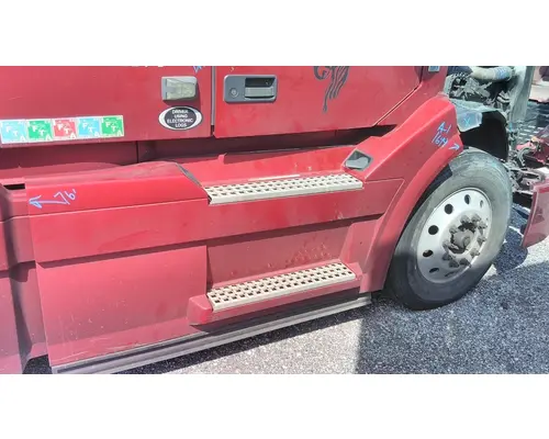 VOLVO VNL CAB SKIRTSIDE FAIRING