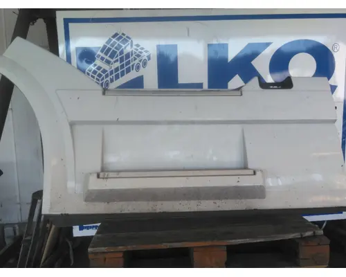 VOLVO VNL CAB SKIRTSIDE FAIRING
