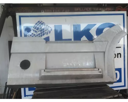 VOLVO VNL CAB SKIRTSIDE FAIRING