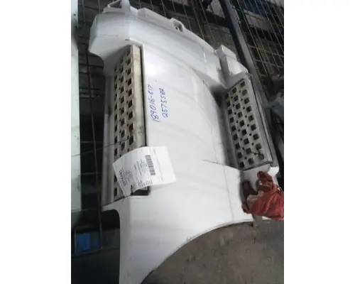 VOLVO VNL CAB SKIRTSIDE FAIRING