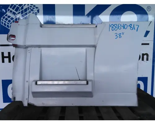 VOLVO VNL CAB SKIRTSIDE FAIRING