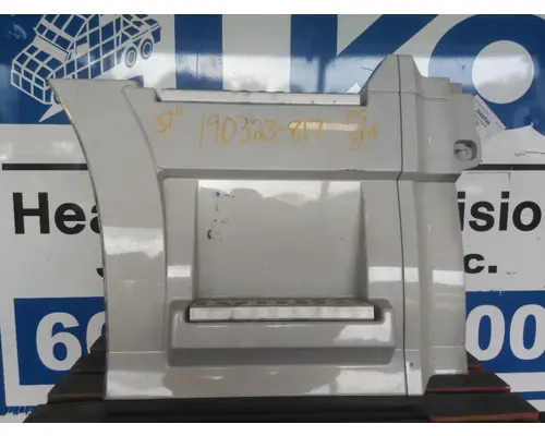 VOLVO VNL CAB SKIRTSIDE FAIRING