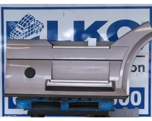 VOLVO VNL CAB SKIRTSIDE FAIRING