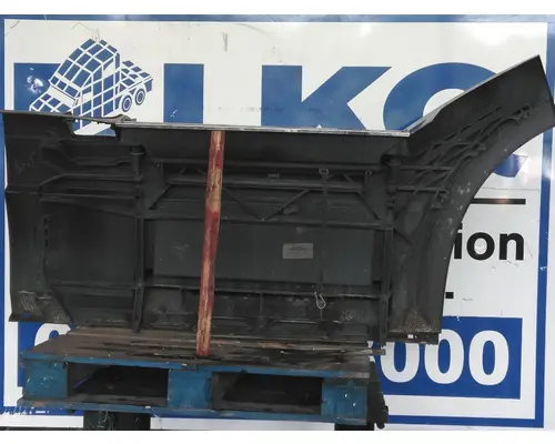 VOLVO VNL CAB SKIRTSIDE FAIRING