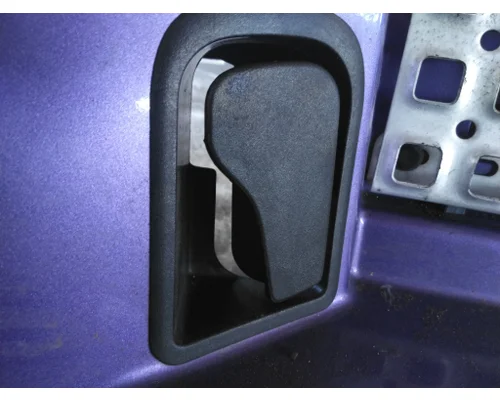 VOLVO VNL CAB SKIRTSIDE FAIRING
