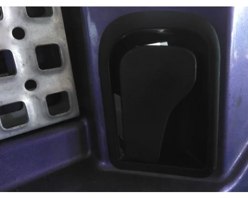 VOLVO VNL CAB SKIRTSIDE FAIRING