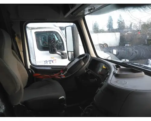 VOLVO VNL CAB