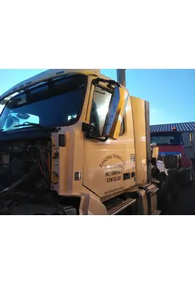 VOLVO VNL CAB