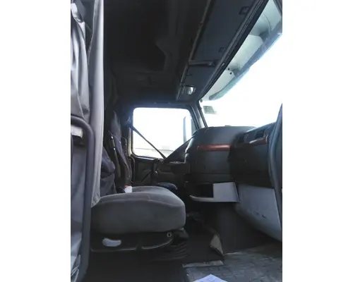 VOLVO VNL CAB