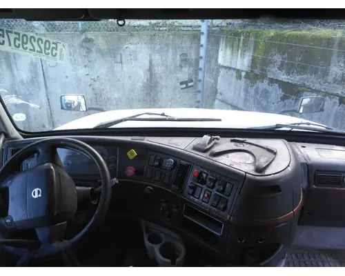 VOLVO VNL CAB
