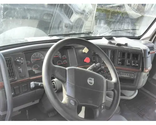 VOLVO VNL CAB