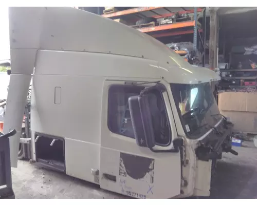 VOLVO VNL CAB