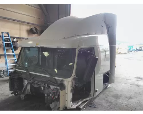 VOLVO VNL CAB