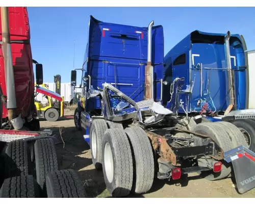 VOLVO VNL CAB