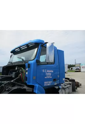 VOLVO VNL CAB