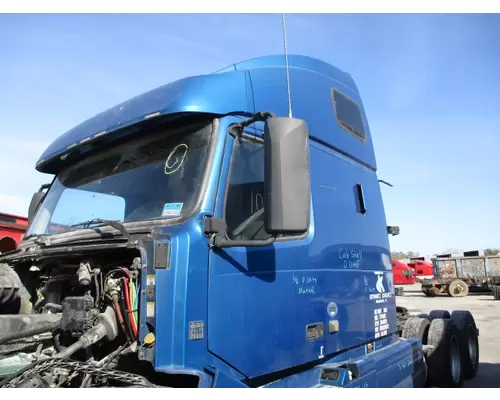 VOLVO VNL CAB
