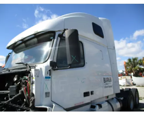 VOLVO VNL CAB
