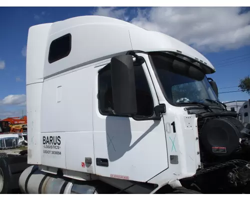VOLVO VNL CAB