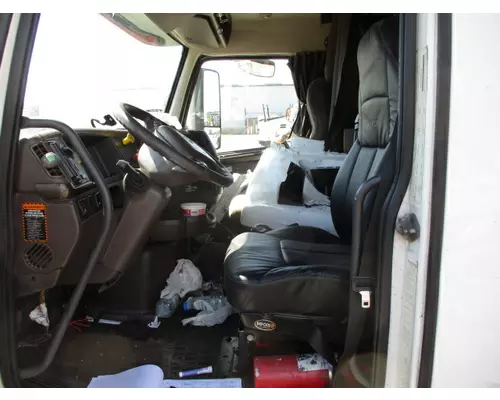 VOLVO VNL CAB