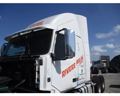 VOLVO VNL CAB