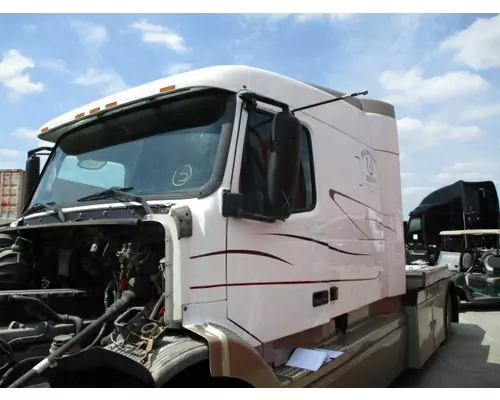 VOLVO VNL CAB