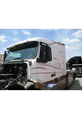 VOLVO VNL CAB