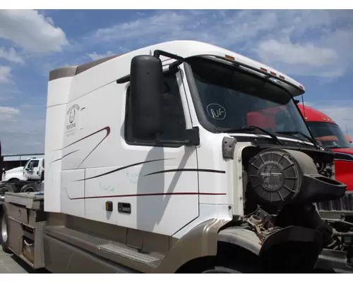 VOLVO VNL CAB