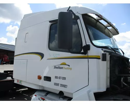 VOLVO VNL CAB