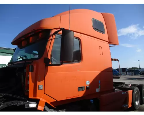 VOLVO VNL CAB