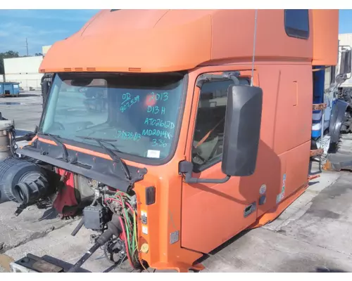 VOLVO VNL CAB