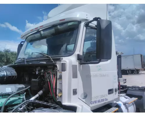 VOLVO VNL CAB