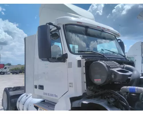 VOLVO VNL CAB