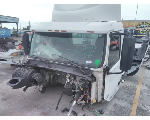 VOLVO VNL CAB