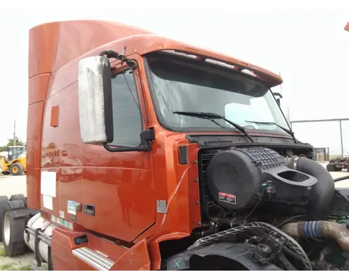 VOLVO VNL CAB