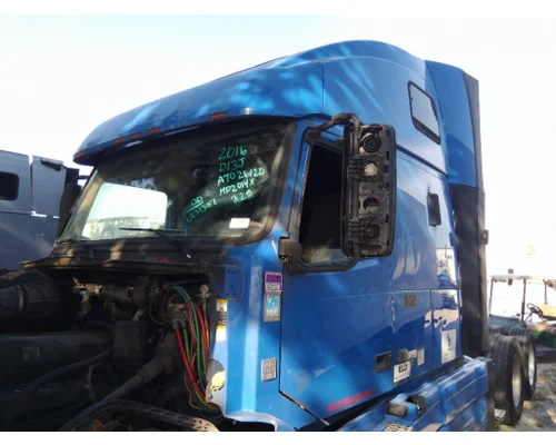 VOLVO VNL CAB