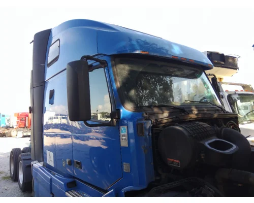 VOLVO VNL CAB