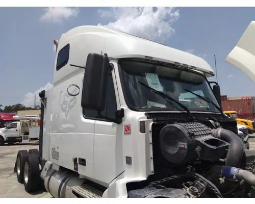 VOLVO VNL CAB