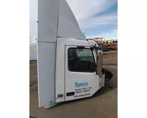 VOLVO VNL CAB