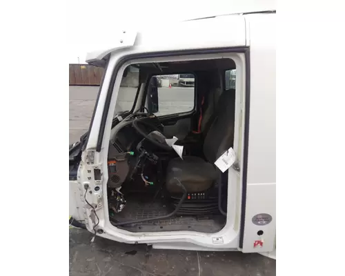 VOLVO VNL CAB