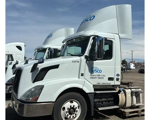 VOLVO VNL CAB