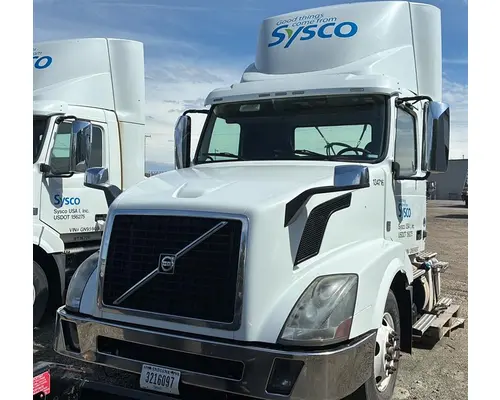 VOLVO VNL CAB