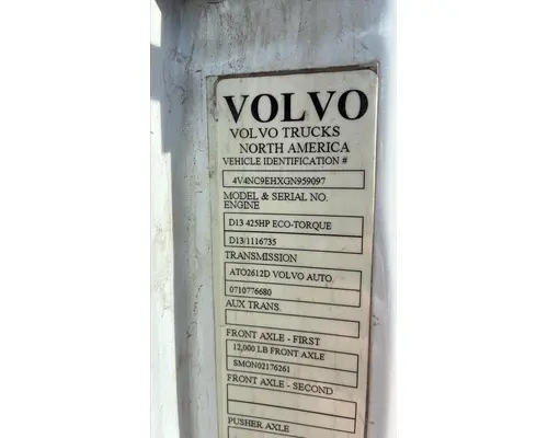 VOLVO VNL CAB