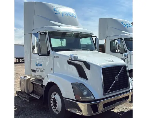 VOLVO VNL CAB