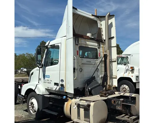 VOLVO VNL CAB