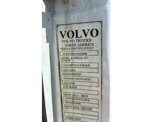 VOLVO VNL CAB