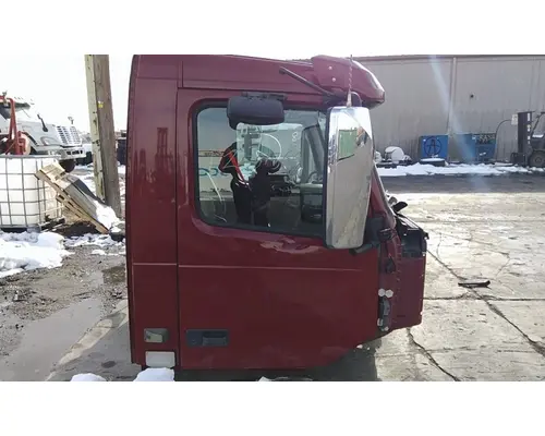 VOLVO VNL CAB