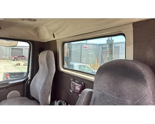 VOLVO VNL CAB